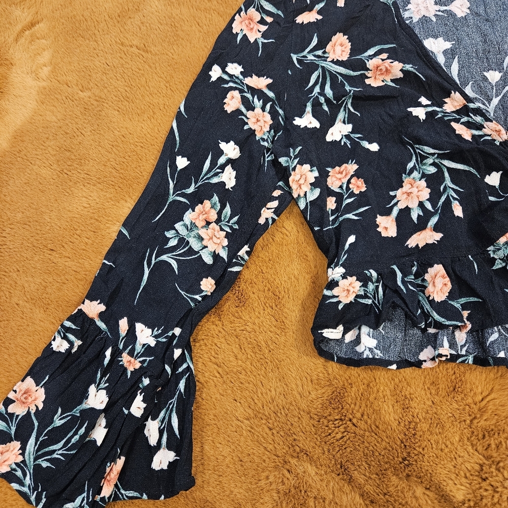 American Eagle Floral tie-up top - Picture 5 of 8